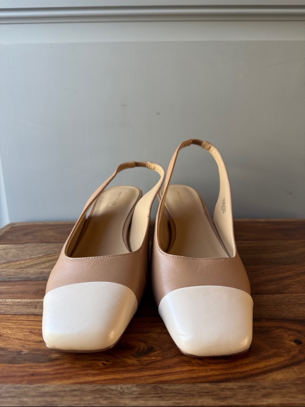 New Ann Taylor Two-Tone Slingback Block Heel Pumps Beige Cream Leather Size 9.5 - Picture 2 of 6